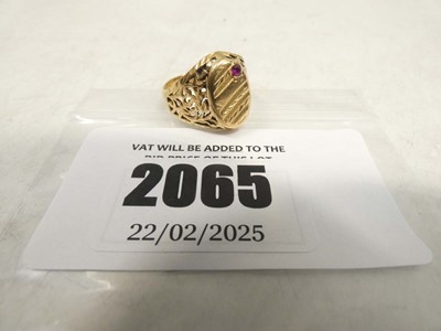 Lot 2065 - Gold tone filigree signet ring