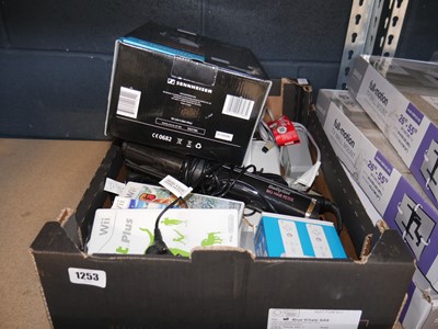 Lot 1253 - Box of mixed electricals incl. Sennheiser...