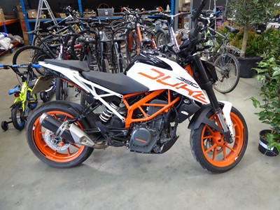 Lot 4054 - (EF18 WNX) 2018 KTM 390 Duke 18 motorcycle in...