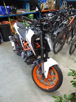 Lot 4054 - (EF18 WNX) 2018 KTM 390 Duke 18 motorcycle in...