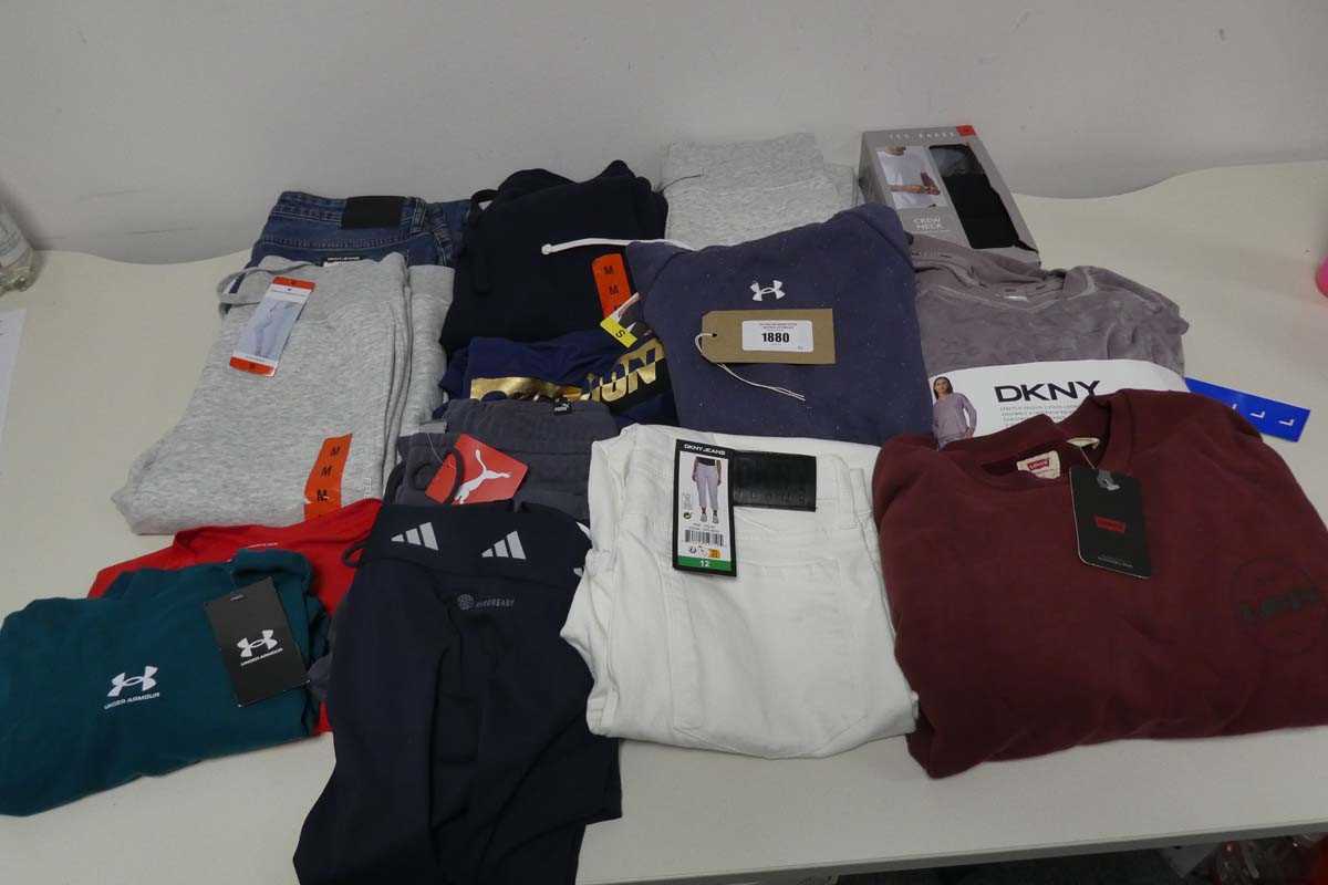 Lot Approx. 15 items of branded clothing to...