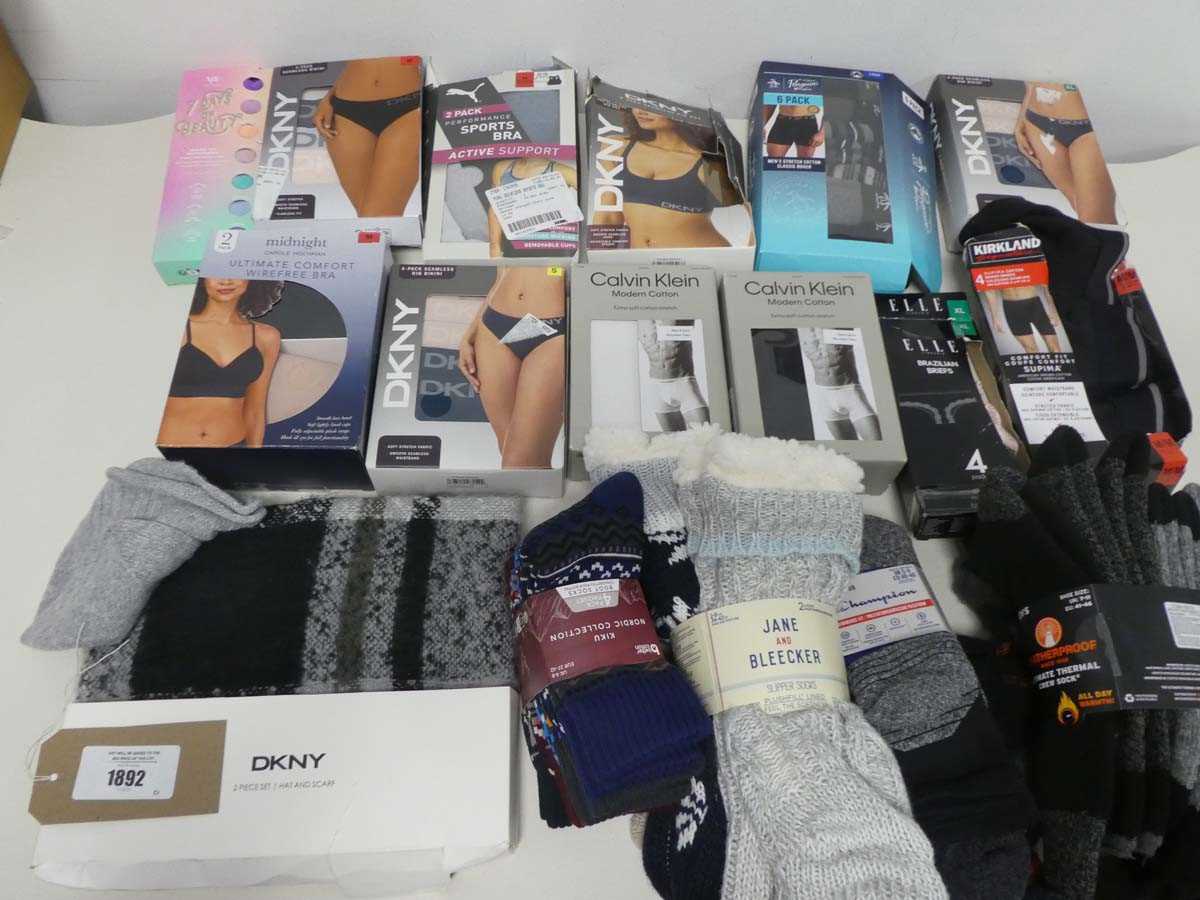 Lot Mixed lot of mens and womens socks, underwear,...