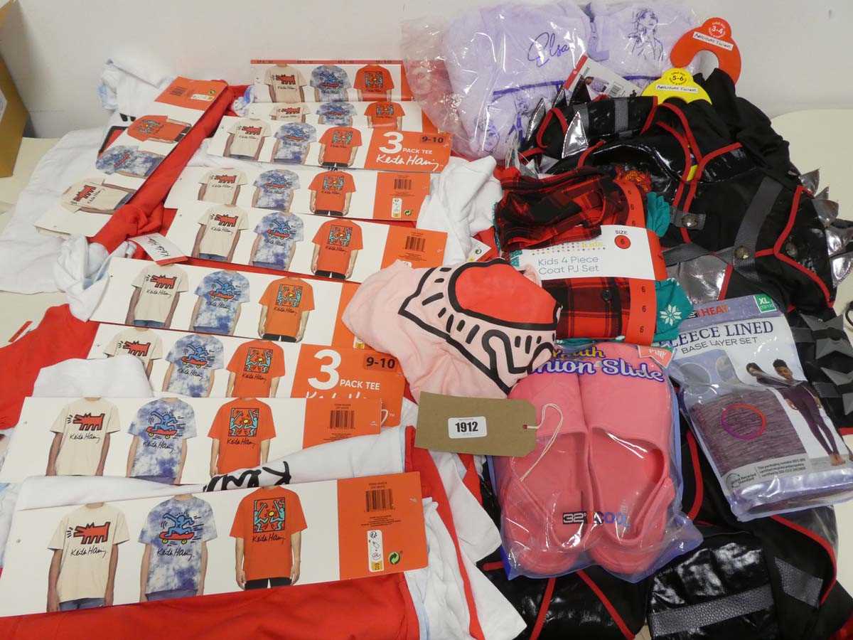 Lot 1912 - Mixed lot of childrens clothing to include...