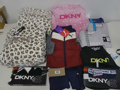 Lot Mixed lot of childrens branded clothing to...