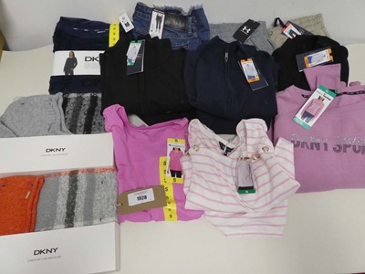 Lot Approx. 12 branded items of clothing to...