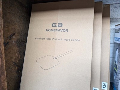 Lot 122 - Pizza peel, boxed