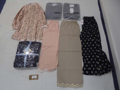 Lot Selection of clothing to include Oodie, Khadi...