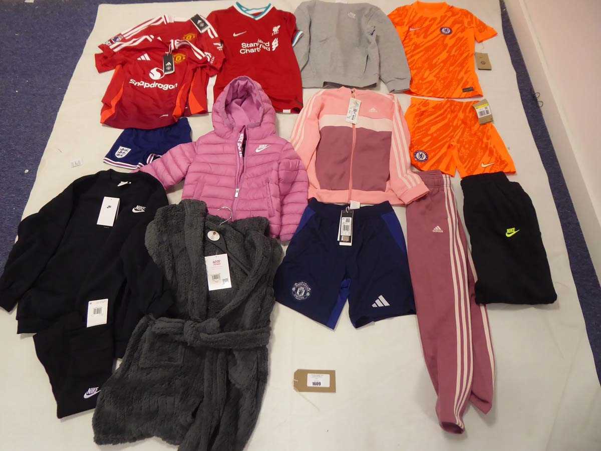 Lot 1609 - Selection of children's sportswear