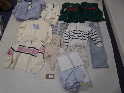 Lot Selection of branded children's clothing to...