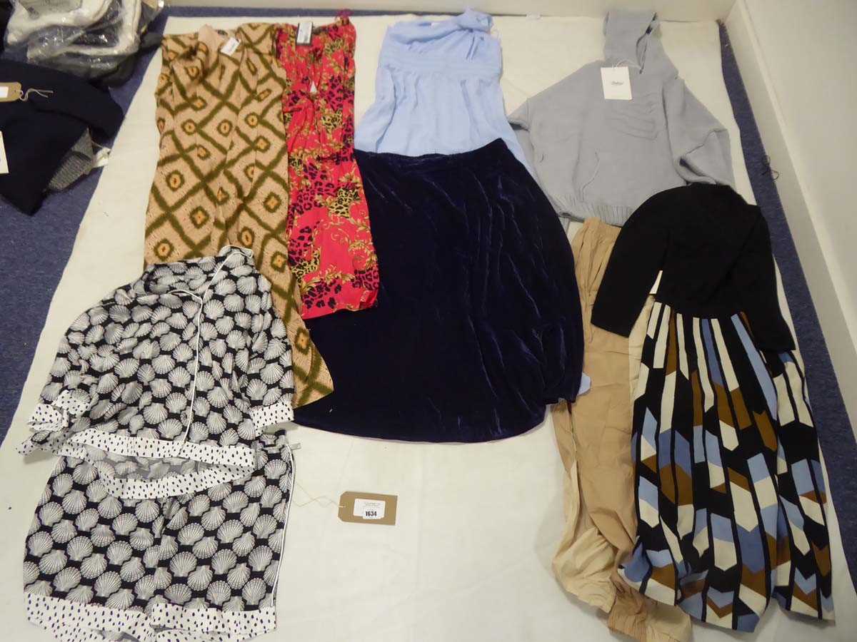 Lot 1634 - Selection of clothing to include Sister...