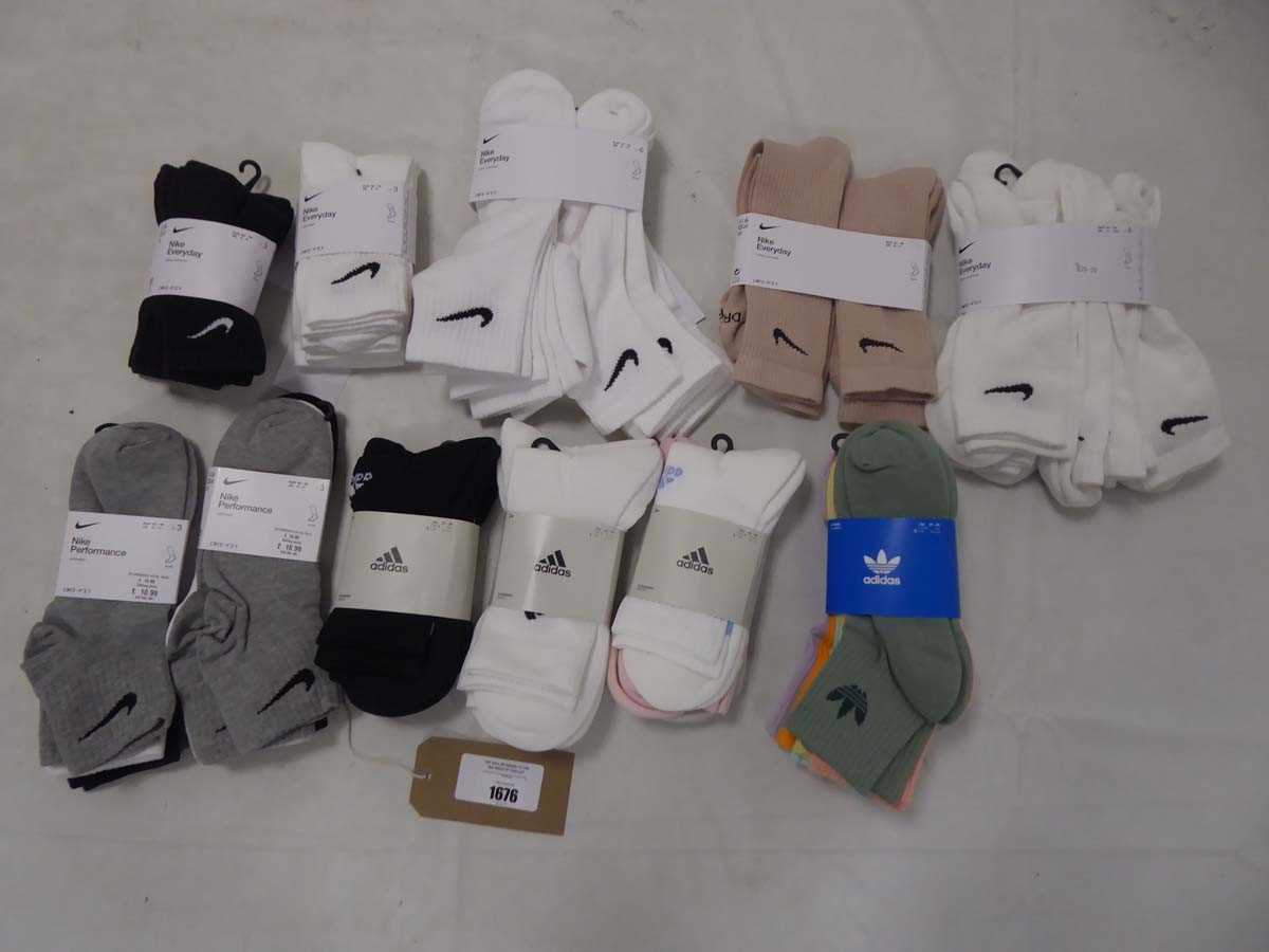 Lot 1676 - Selection of sports socks