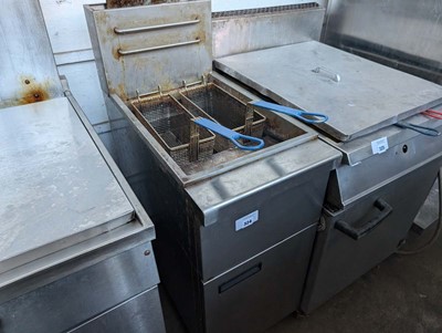 Lot 725 - 40cm gas ERQZ3 single tank fryer