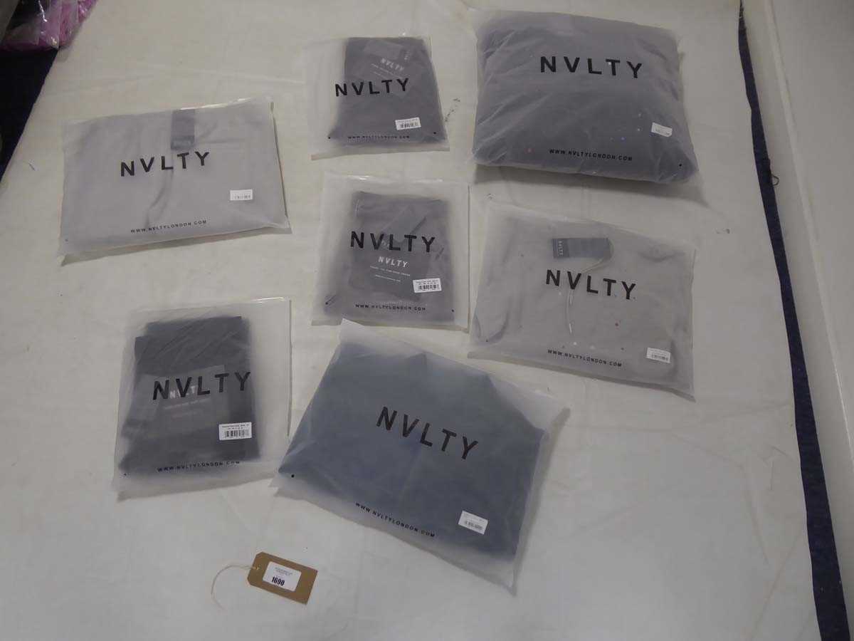 Lot 1690 - Selection of NVLTY clothing