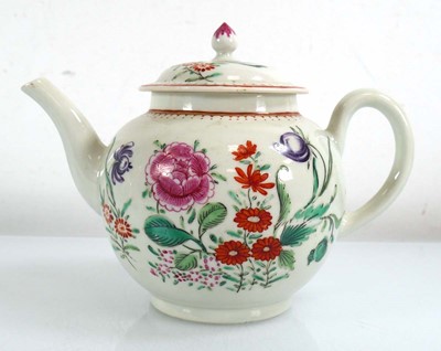 Lot 253 - A late 18th/early 19th century teapot of...