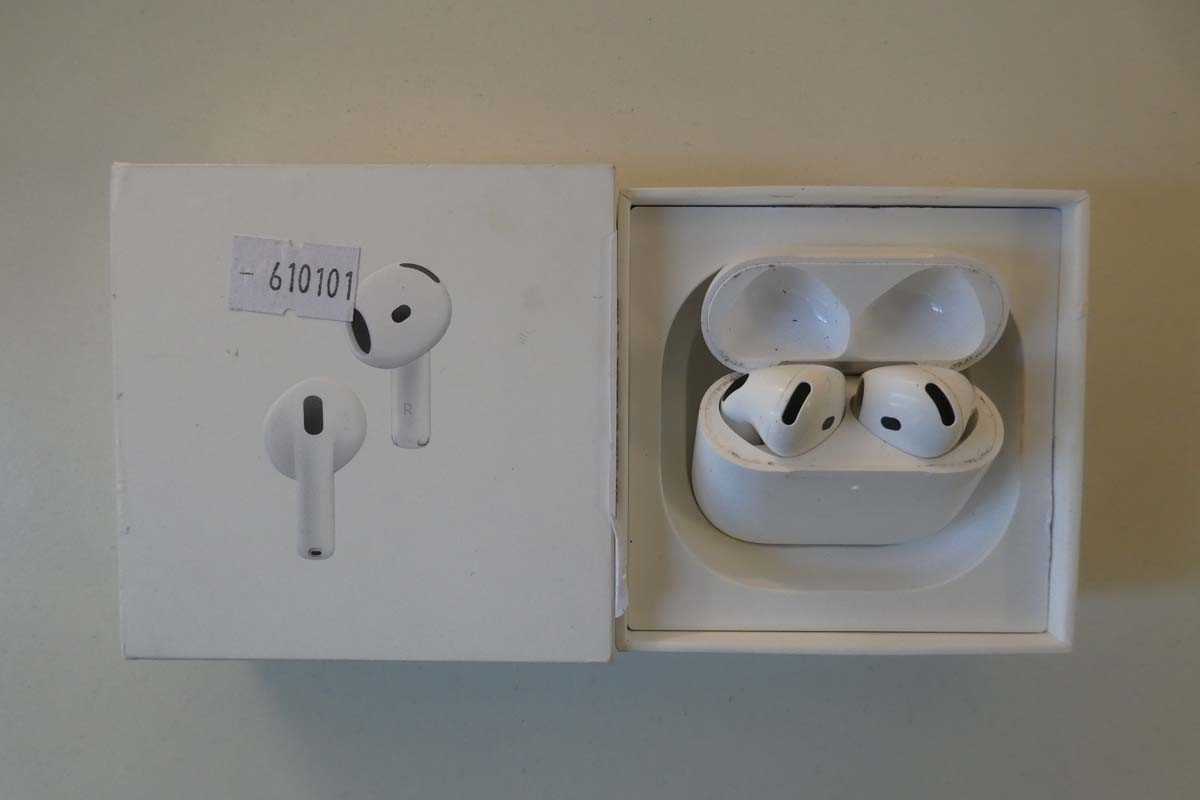 Lot Apple AirPods 4 with Active Noise Cancellation,...