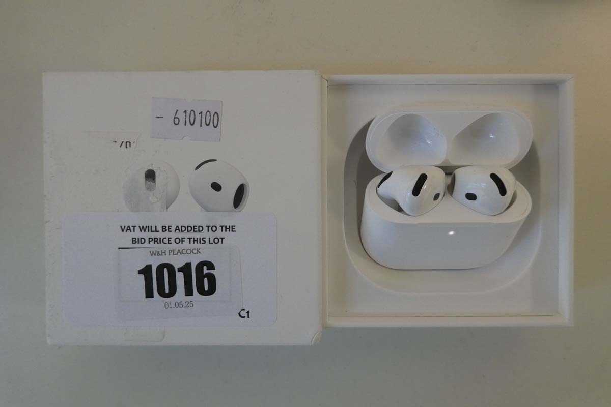 Lot Apple AirPods 4, boxed with charging case