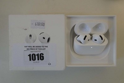 Lot Apple AirPods 4, boxed with charging case