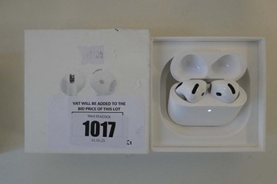 Lot Apple AirPods 4, boxed with charging case