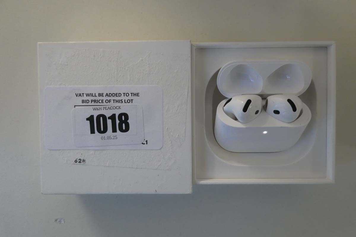 Lot Apple AirPods 4, boxed with charging case