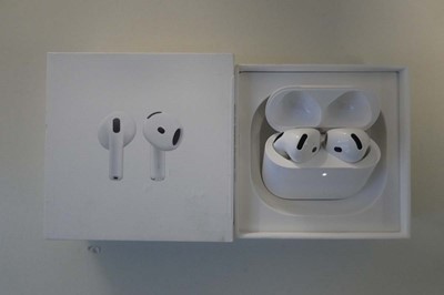 Lot Apple AirPods 4, boxed with charging case