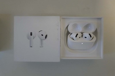 Lot Apple AirPods 4, boxed with charging case