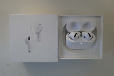 Lot Apple AirPods 4, boxed with charging case