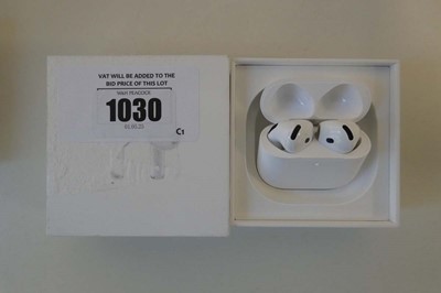 Lot Apple AirPods 4, boxed with charging case