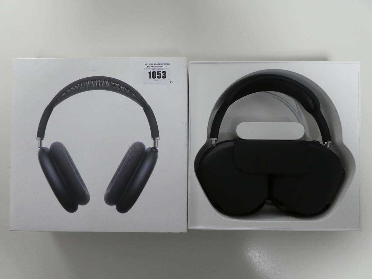 Lot 1053 - Apple AirPods Max with Smart Case, Midnight,...