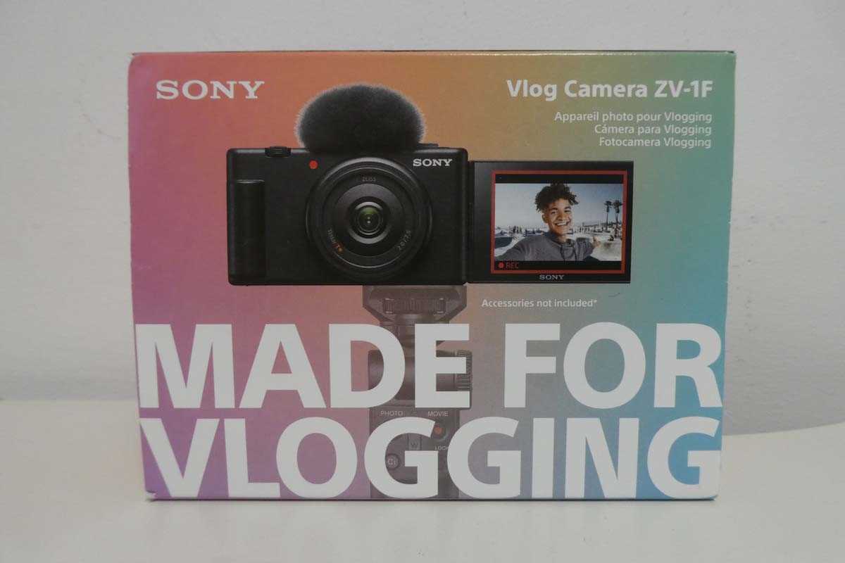 Lot SONY Vlog Camera, model ZV-1F, boxed *sealed*