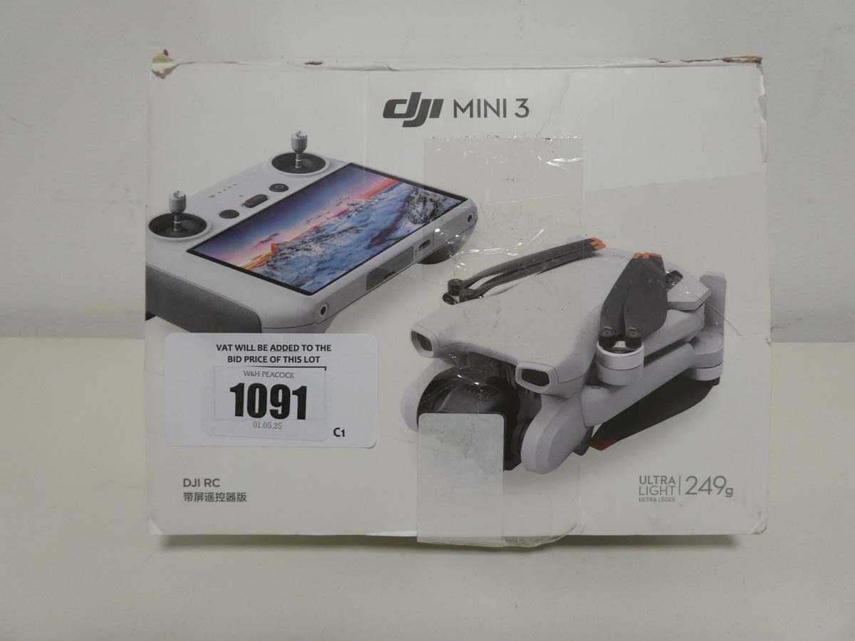 Lot DJI Mini 3 drone, boxed with remote control...