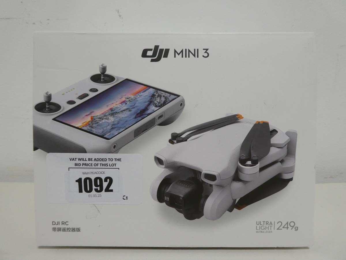 Lot DJI Mini 3 drone, boxed with remote control...