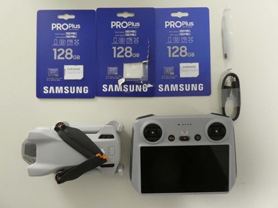 Lot DJI Mini 3 drone, boxed with remote control...