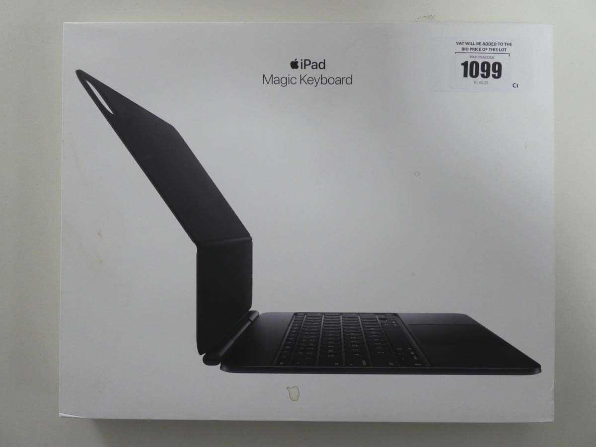 Lot Apple iPad Magic Keyboard - Black, British,...