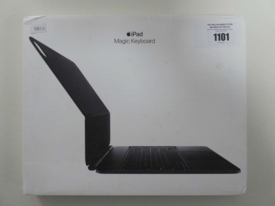 Lot Apple iPad Magic Keyboard - Black, British,...