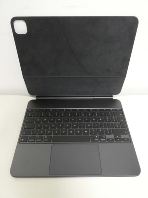 Lot Apple iPad Magic Keyboard - Black, British,...