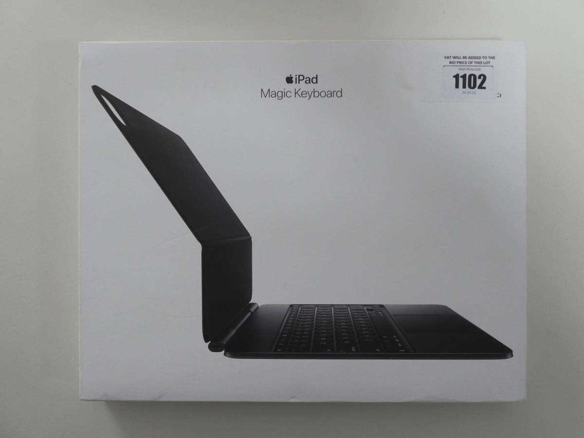 Lot Apple iPad Magic Keyboard - Black, British,...