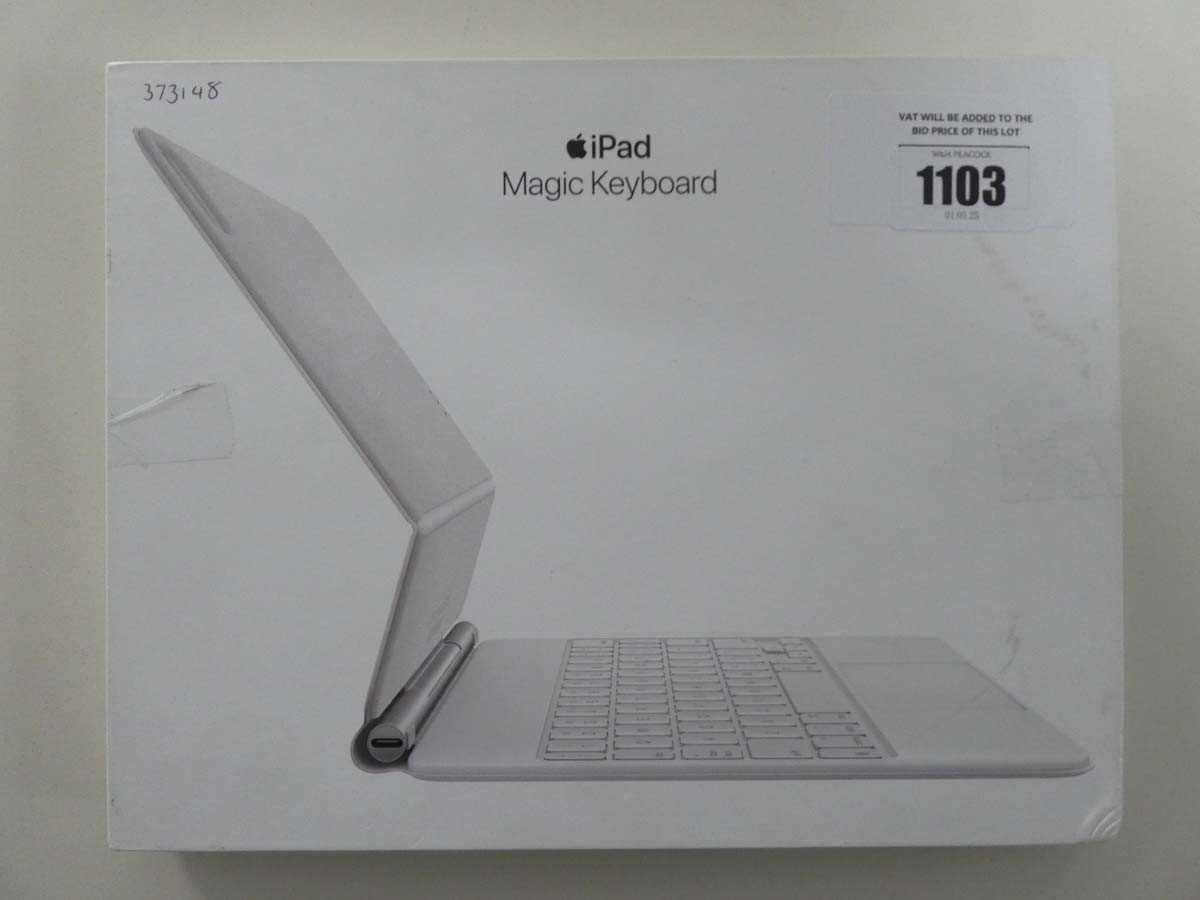 Lot Apple iPad Magic Keyboard - White, British,...
