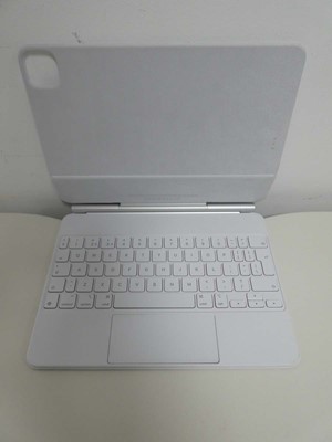 Lot Apple iPad Magic Keyboard - White, British,...