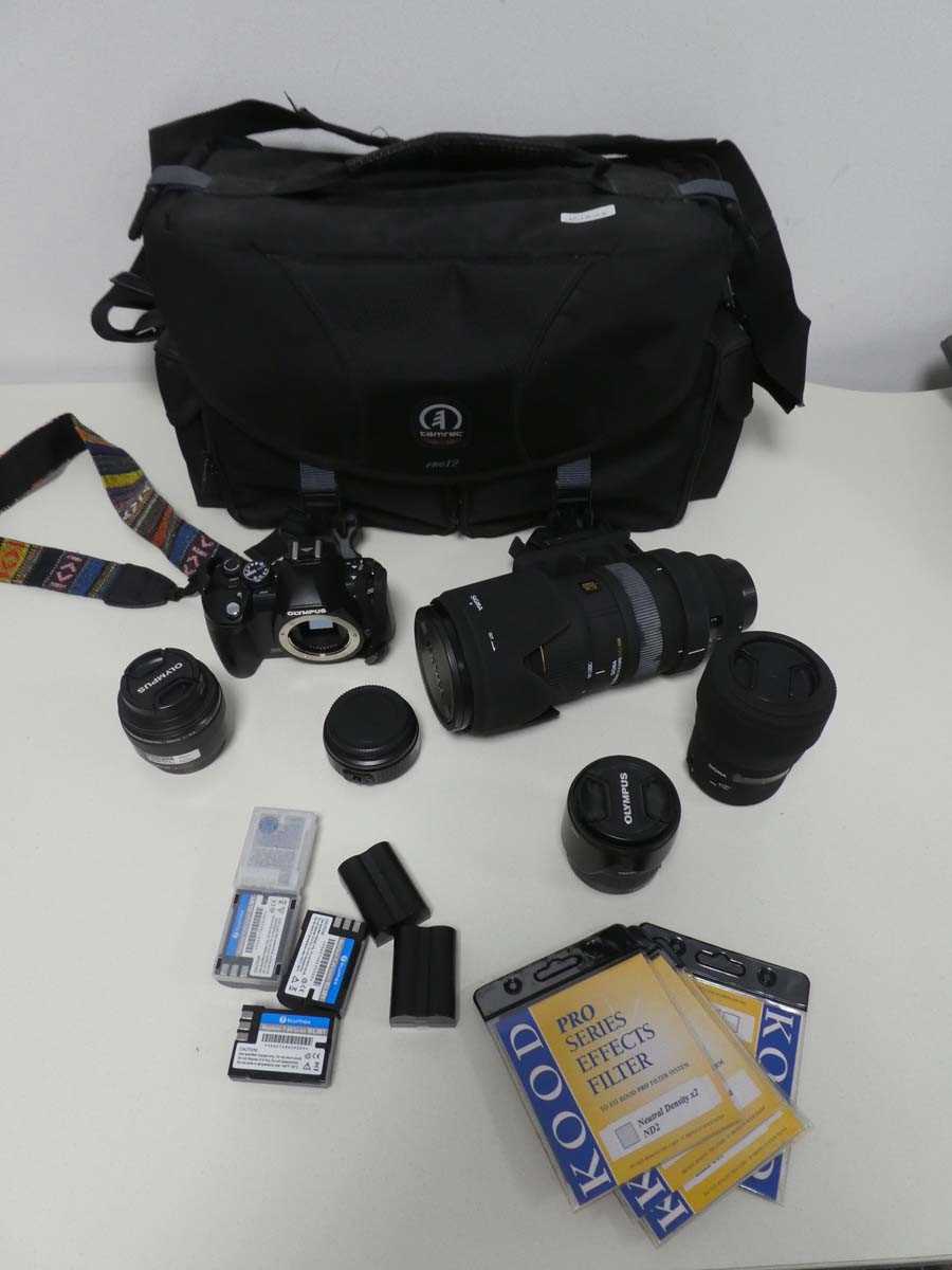 Lot Olympus E-520 digital camera body and...