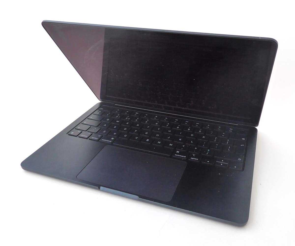 Lot Apple MacBook Air 13.6-inch with Apple M2 Chip,...