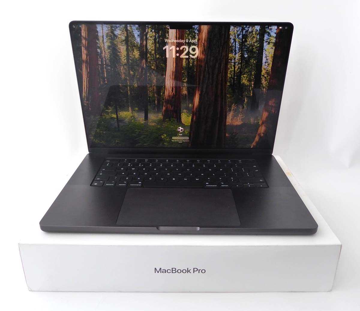 Lot Apple MacBook Pro 16-inch with Apple M4 Pro...