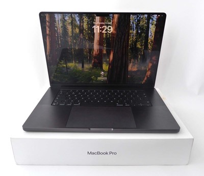 Lot Apple MacBook Pro 16-inch with Apple M4 Pro...