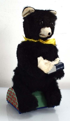 Lot 237 - A Marx Toys battery operated Sneezing Bear, boxed