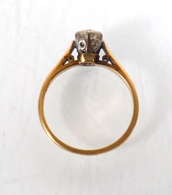 Lot 745 - An 18ct yellow gold ring set brilliant cut...