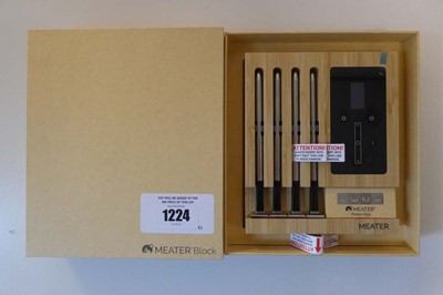 Lot MEATER Block wireless smart meat thermometer,...