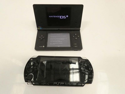 Lot 2012 - Nintendo DSi Black and Sony PSP