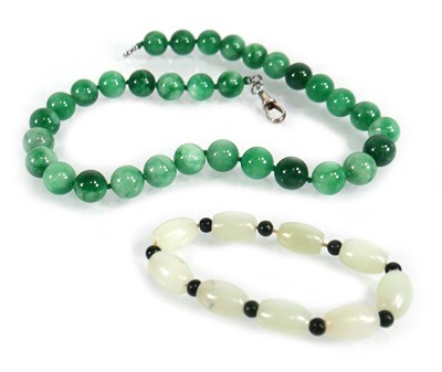 Lot 749 - A single strand green type bead necklace, l....