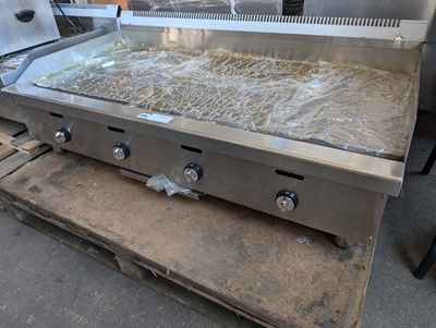 Lot 101 - 120cm gas 4 burner mirrored top griddle
