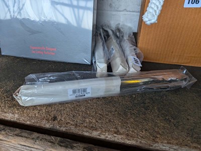 Lot 107 - 4 serving tongs