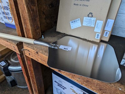 Lot 123 - Pizza peel, boxed